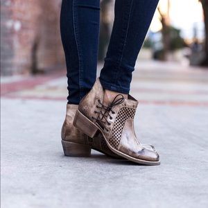 New Roan boots Antonia Bootie leather taupe 6.5